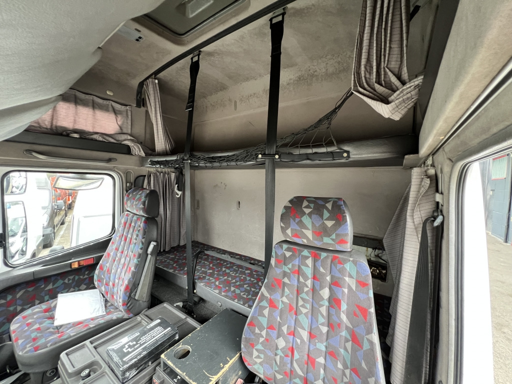 Mercedes-Benz SK 1827L Motorbremse Schlafkab Voll-Luftfederung - משאית וילונות צד: תמונה 3 Mercedes-Benz SK 1827L Motorbremse Schlafkab Voll-Luftfederung - משאית וילונות צד: תמונה 3