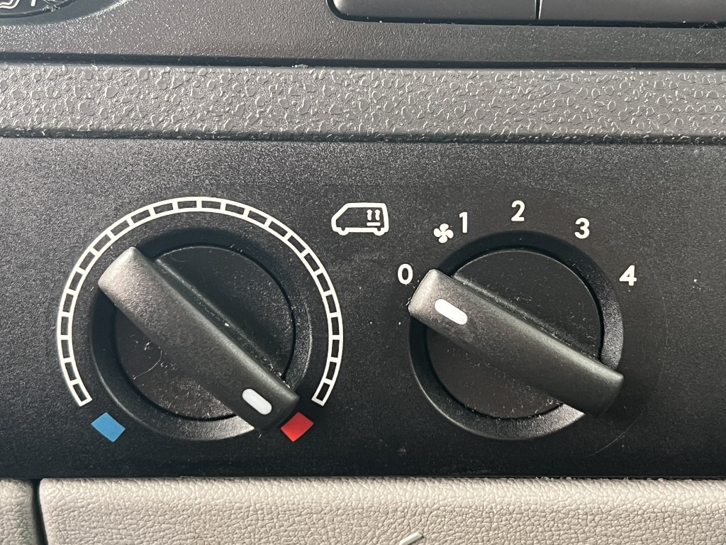 VW T5 Kombi 2,0 TDI BlueMotion Klima 9-Sitzer - מכונית: תמונה 2 VW T5 Kombi 2,0 TDI BlueMotion Klima 9-Sitzer - מכונית: תמונה 2