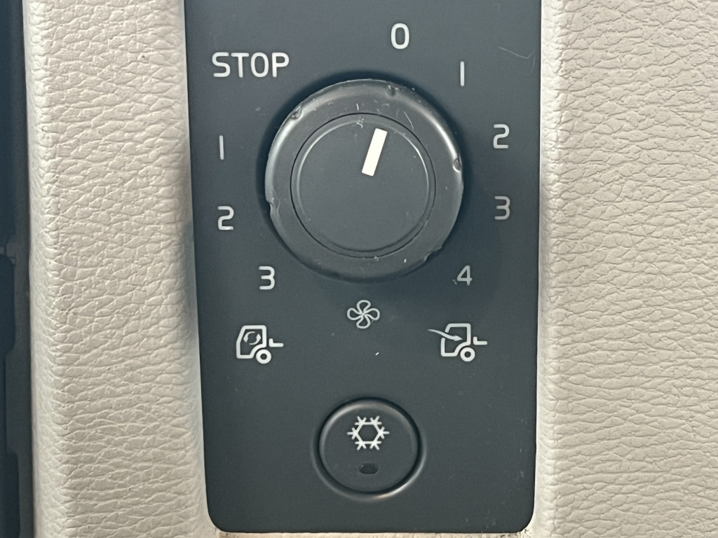 Volvo FL 260 7,2m LBW Klima Tempomat AHK Orig. 125'km - משאית וילונות צד: תמונה 2 Volvo FL 260 7,2m LBW Klima Tempomat AHK Orig. 125'km - משאית וילונות צד: תמונה 2