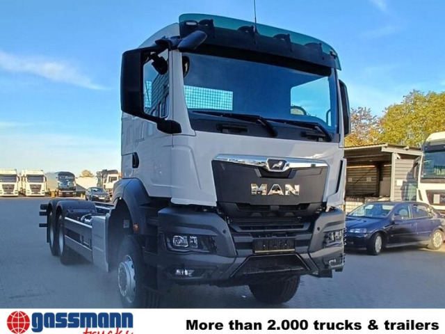 MAN TGS 33.440 6x6 BB CH, Hohe Bauart, Nebenantrieb - משאית עם שלדת תא: תמונה 3 MAN TGS 33.440 6x6 BB CH, Hohe Bauart, Nebenantrieb - משאית עם שלדת תא: תמונה 3