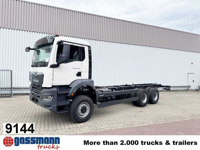 MAN TGS 33.480 6x6 BB CH, Hohe Bauart, Nebenantrieb - משאית עם שלדת תא: תמונה 1 MAN TGS 33.480 6x6 BB CH, Hohe Bauart, Nebenantrieb - משאית עם שלדת תא: תמונה 1