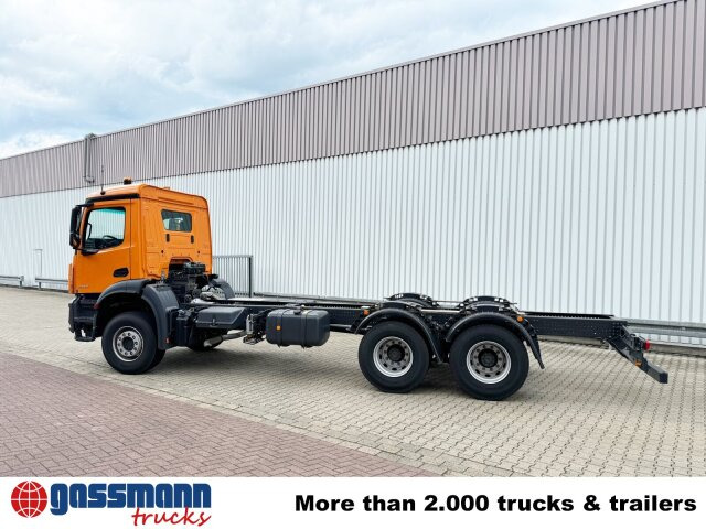 Mercedes-Benz Arocs 2633 6x4, 2x Nebenantrieb - משאית עם שלדת תא: תמונה 2 Mercedes-Benz Arocs 2633 6x4, 2x Nebenantrieb - משאית עם שלדת תא: תמונה 2