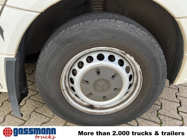 כלי רכב מסחרי עם לוח Mercedes-Benz Sprinter 313 CDI 4x2, EEV, Krankenwagen: תמונה 7