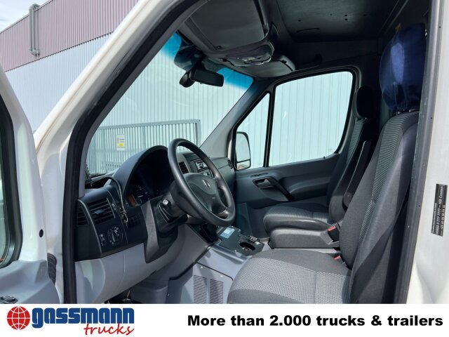 כלי רכב מסחרי עם לוח Mercedes-Benz Sprinter 313 CDI 4x2, EEV, Krankenwagen: תמונה 15