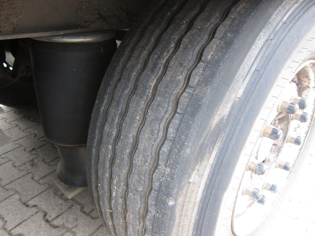 סמיטריילר בתיבה סגורה Schmitz Cargobull SKO 24 Iso-Koffer Doppelstock Lift Disc Top 2x: תמונה 14