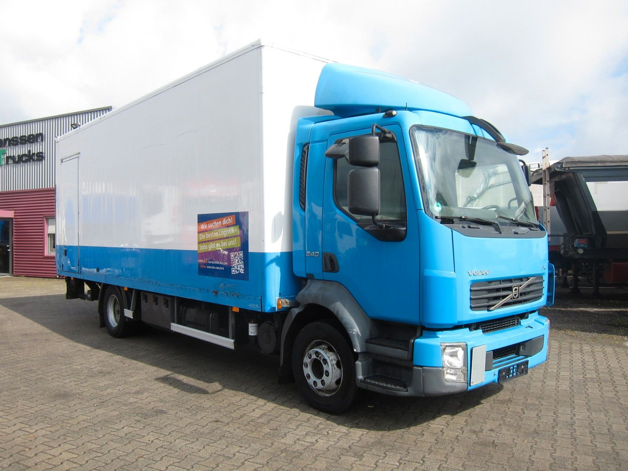 Volvo FL 240 12T Koffer KBW Manual - משאית תיבה: תמונה 1 Volvo FL 240 12T Koffer KBW Manual - משאית תיבה: תמונה 1