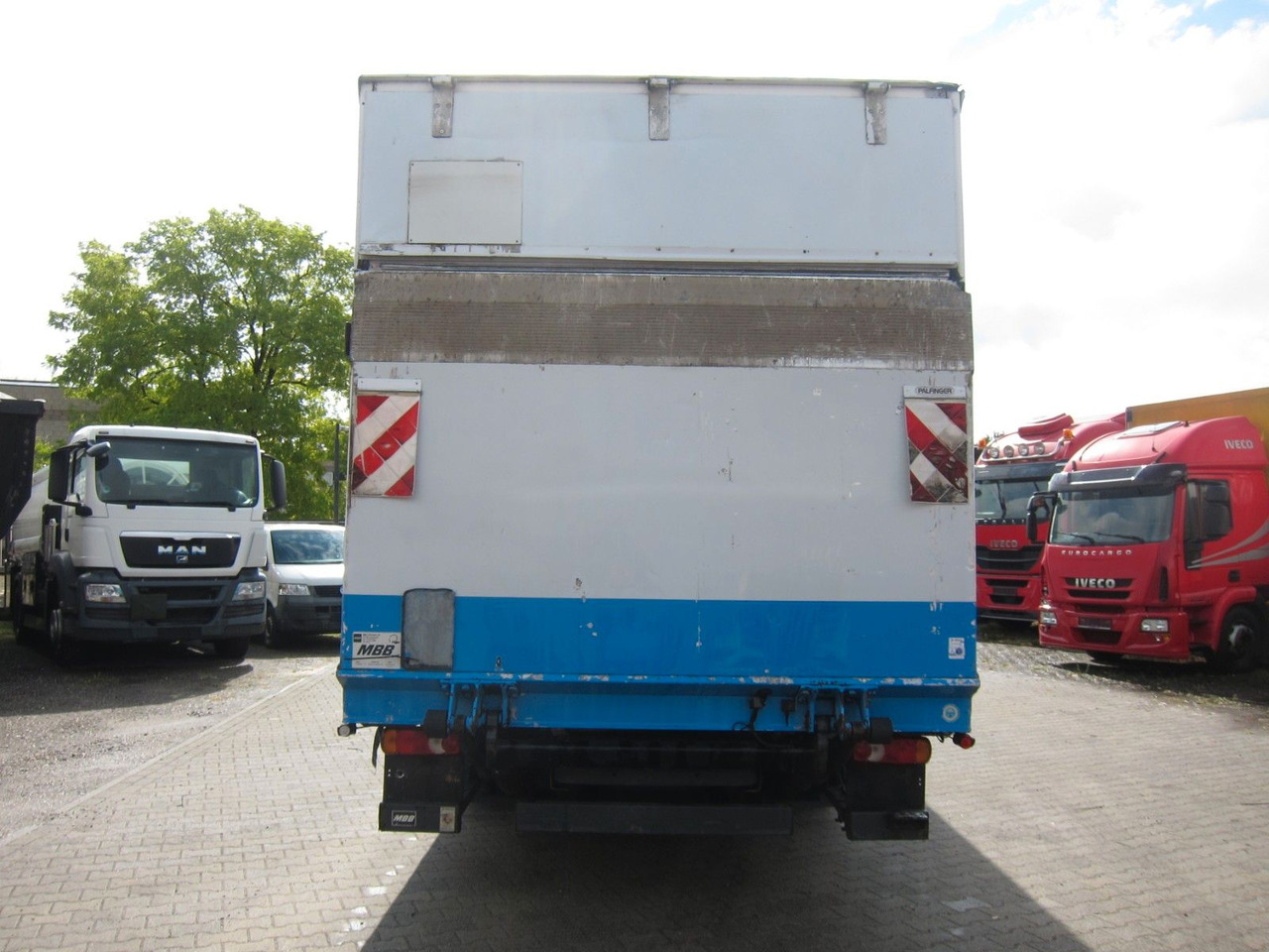 Volvo FL 240 12T Koffer KBW Manual - משאית תיבה: תמונה 4 Volvo FL 240 12T Koffer KBW Manual - משאית תיבה: תמונה 4