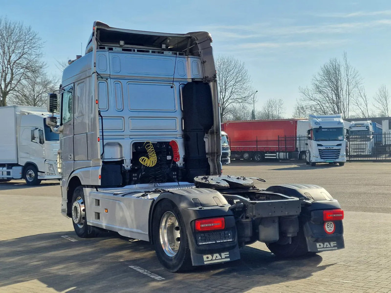 DAF XF 440 SpaceCab 4x2 - Full spoiler - Alloy wheels - Air horn - Light bar - יחידת טרקטור: תמונה 5 DAF XF 440 SpaceCab 4x2 - Full spoiler - Alloy wheels - Air horn - Light bar - יחידת טרקטור: תמונה 5