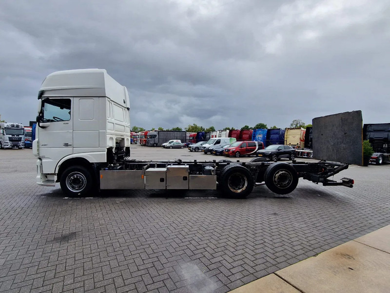 DAF XF 530 SuperSpaceCab 6x2*4 - Chassis 740 cm - Loadlift - Steering axle - Leather - - משאית עם שלדת תא: תמונה 4 DAF XF 530 SuperSpaceCab 6x2*4 - Chassis 740 cm - Loadlift - Steering axle - Leather - - משאית עם שלדת תא: תמונה 4