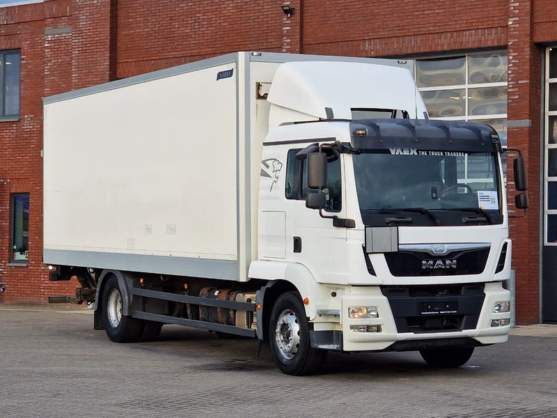 MAN TGM 18.340 4x2 - Sleepercab - Box with sidedoors - Loadlift - Full air - Euro 6 - Automatic - משאית תיבה: תמונה 1 MAN TGM 18.340 4x2 - Sleepercab - Box with sidedoors - Loadlift - Full air - Euro 6 - Automatic - משאית תיבה: תמונה 1