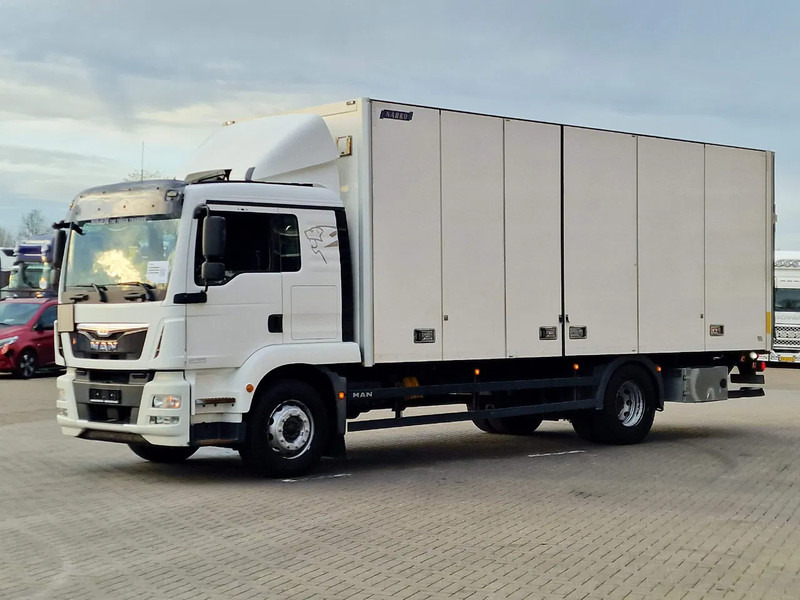 MAN TGM 18.340 4x2 - Sleepercab - Box with sidedoors - Loadlift - Full air - Euro 6 - Automatic - משאית תיבה: תמונה 3 MAN TGM 18.340 4x2 - Sleepercab - Box with sidedoors - Loadlift - Full air - Euro 6 - Automatic - משאית תיבה: תמונה 3