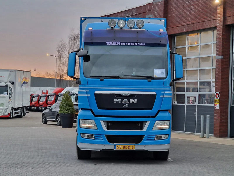 MAN TGX 26.440 6x2*4 - 3 deck Livestock - Water & Ventilation - Manual gearbox - Steering axle - משאית להובלת בעלי חיים: תמונה 3 MAN TGX 26.440 6x2*4 - 3 deck Livestock - Water & Ventilation - Manual gearbox - Steering axle - משאית להובלת בעלי חיים: תמונה 3