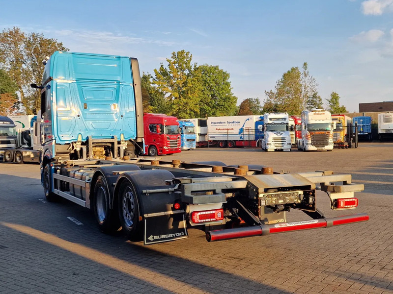 Mercedes-Benz Actros 2553 6x2 - BDF - Retarder - 4.90 WB - Loadlift - Full air - מוביל מכולות/ משאית החלפת גוף: תמונה 5 Mercedes-Benz Actros 2553 6x2 - BDF - Retarder - 4.90 WB - Loadlift - Full air - מוביל מכולות/ משאית החלפת גוף: תמונה 5