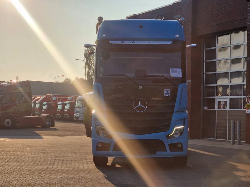 Mercedes-Benz Actros 2553 6x2 - BDF - Retarder - 4.90 WB - Loadlift - Full air - מוביל מכולות/ משאית החלפת גוף: תמונה 2 Mercedes-Benz Actros 2553 6x2 - BDF - Retarder - 4.90 WB - Loadlift - Full air - מוביל מכולות/ משאית החלפת גוף: תמונה 2