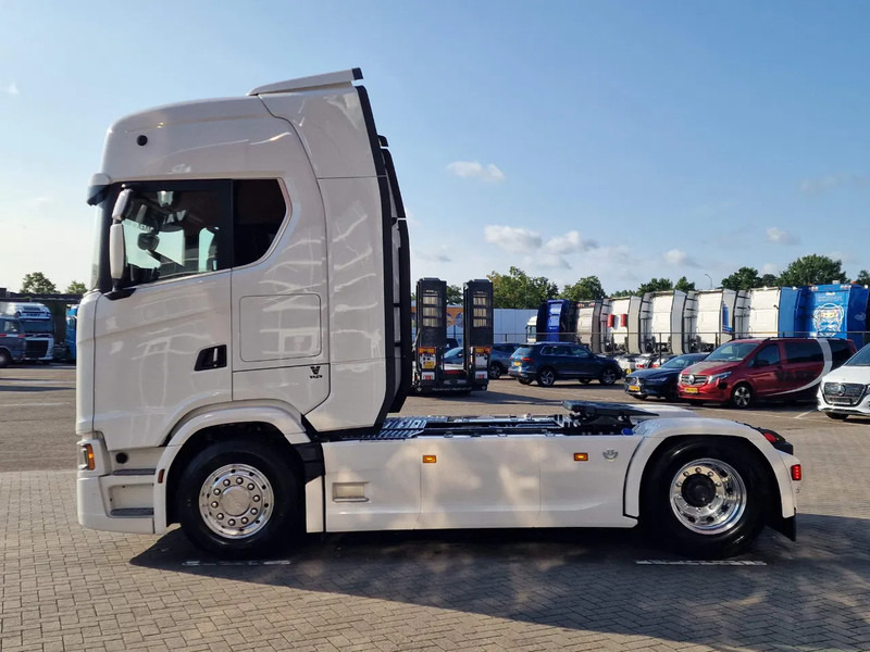 Scania 590S V8 NGS Highline 4x2 - New - Facelift - Full spec - Retarder - Leather - Full air - יחידת טרקטור: תמונה 4 Scania 590S V8 NGS Highline 4x2 - New - Facelift - Full spec - Retarder - Leather - Full air - יחידת טרקטור: תמונה 4