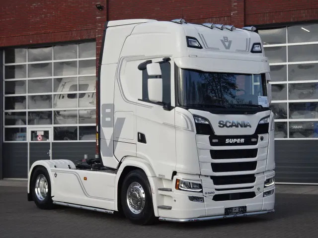 Scania 590S V8 NGS Highline 4x2 - New - Retarder - Leather - Alloy wheels Led - Navi - NEW! - יחידת טרקטור: תמונה 1 Scania 590S V8 NGS Highline 4x2 - New - Retarder - Leather - Alloy wheels Led - Navi - NEW! - יחידת טרקטור: תמונה 1