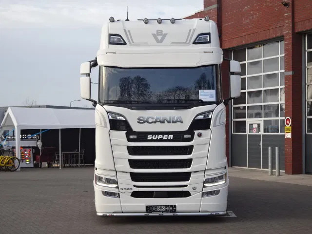 Scania 590S V8 NGS Highline 4x2 - New - Retarder - Leather - Alloy wheels Led - Navi - NEW! - יחידת טרקטור: תמונה 2 Scania 590S V8 NGS Highline 4x2 - New - Retarder - Leather - Alloy wheels Led - Navi - NEW! - יחידת טרקטור: תמונה 2