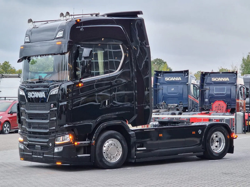 Scania 590S V8 NGS Highline 4x2 - New show truck - Full spec - Retarder - Leather - Full air - BUFFL - יחידת טרקטור: תמונה 5 Scania 590S V8 NGS Highline 4x2 - New show truck - Full spec - Retarder - Leather - Full air - BUFFL - יחידת טרקטור: תמונה 5