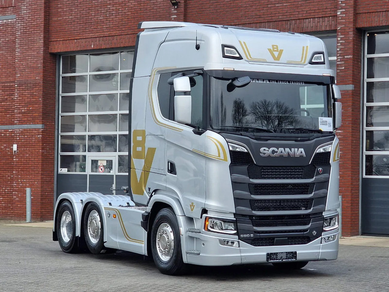 Scania 660S V8 NGS Highline 6x2/4 - New - Full spec - Retarder - Night clima - Led - Leather - Navi - יחידת טרקטור: תמונה 1 Scania 660S V8 NGS Highline 6x2/4 - New - Full spec - Retarder - Night clima - Led - Leather - Navi - יחידת טרקטור: תמונה 1