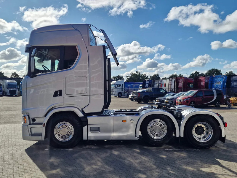 Scania 660S V8 NGS Highline 6x2/4 - New - Full spec - Retarder - Night clima - Led - Leather - Navi - יחידת טרקטור: תמונה 4 Scania 660S V8 NGS Highline 6x2/4 - New - Full spec - Retarder - Night clima - Led - Leather - Navi - יחידת טרקטור: תמונה 4