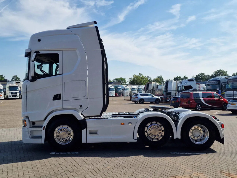 Scania 660S V8 NGS Highline 6x2/4 - New - Old dashboard - Full spec - Retarder - Night clima - Led - Leather - Navi - יחידת טרקטור: תמונה 4 Scania 660S V8 NGS Highline 6x2/4 - New - Old dashboard - Full spec - Retarder - Night clima - Led - Leather - Navi - יחידת טרקטור: תמונה 4