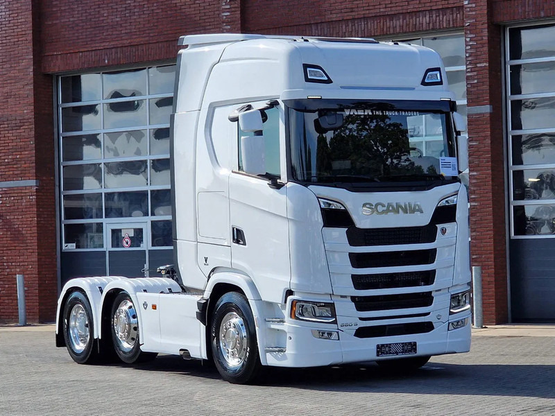 Scania 660S V8 NGS Highline 6x2/4 - New - Old dashboard - Full spec - Retarder - Night clima - Led - Leather - Navi - יחידת טרקטור: תמונה 1 Scania 660S V8 NGS Highline 6x2/4 - New - Old dashboard - Full spec - Retarder - Night clima - Led - Leather - Navi - יחידת טרקטור: תמונה 1