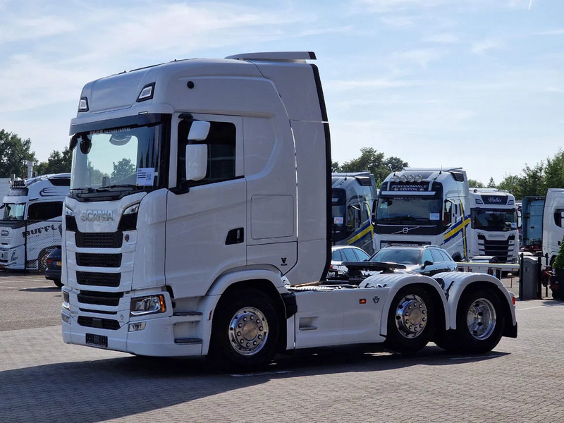 Scania 660S V8 NGS Highline 6x2/4 - New - Old dashboard - Full spec - Retarder - Night clima - Led - Leather - Navi - יחידת טרקטור: תמונה 3 Scania 660S V8 NGS Highline 6x2/4 - New - Old dashboard - Full spec - Retarder - Night clima - Led - Leather - Navi - יחידת טרקטור: תמונה 3