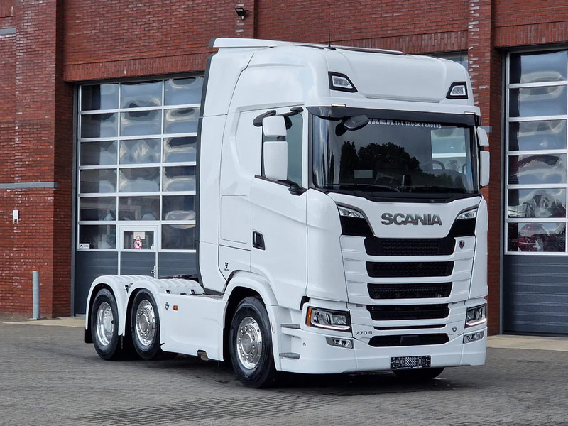 Scania 770S V8 NGS Highline 6x2/4 - New - Old dashboard - Full spec - Retarder - Night clima - Led - Leather - Navi - יחידת טרקטור: תמונה 1 Scania 770S V8 NGS Highline 6x2/4 - New - Old dashboard - Full spec - Retarder - Night clima - Led - Leather - Navi - יחידת טרקטור: תמונה 1