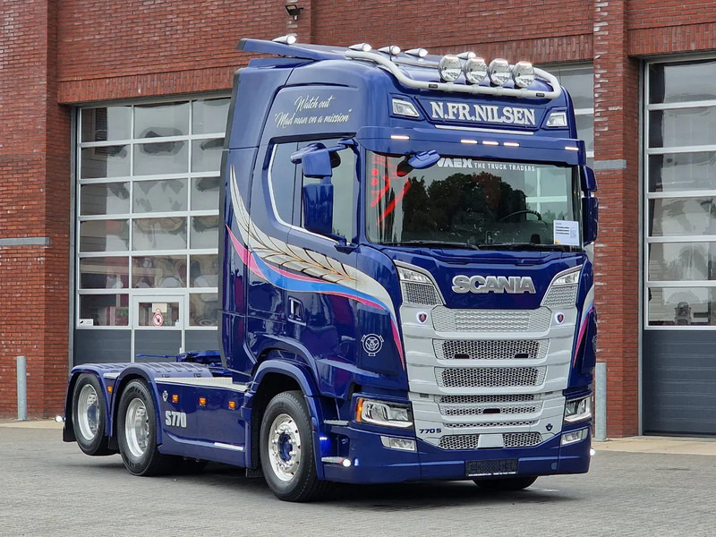Scania 770S V8 NGS Highline 6x2 - Show truck - Special paint - Custom interior - Retarder - Full air - Night clima - יחידת טרקטור: תמונה 1 Scania 770S V8 NGS Highline 6x2 - Show truck - Special paint - Custom interior - Retarder - Full air - Night clima - יחידת טרקטור: תמונה 1