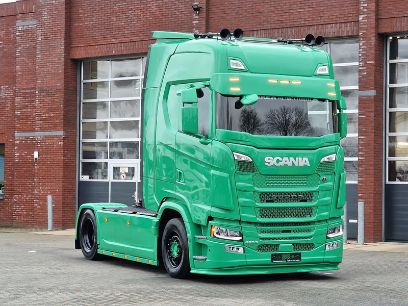 Scania S460 Highline 4x2 - NEW - Full spec - Custom exterior - Full air - Retarder - Show truck - יחידת טרקטור: תמונה 2 Scania S460 Highline 4x2 - NEW - Full spec - Custom exterior - Full air - Retarder - Show truck - יחידת טרקטור: תמונה 2