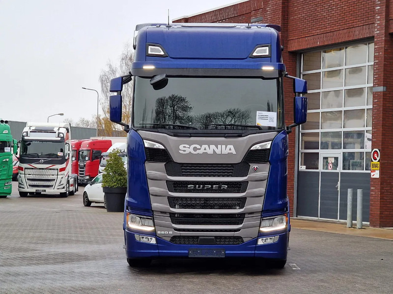 Scania S560 Highline 4x2 - Full spec - Retader - Night clima - Full air - Facelift - 2x tank - יחידת טרקטור: תמונה 2 Scania S560 Highline 4x2 - Full spec - Retader - Night clima - Full air - Facelift - 2x tank - יחידת טרקטור: תמונה 2