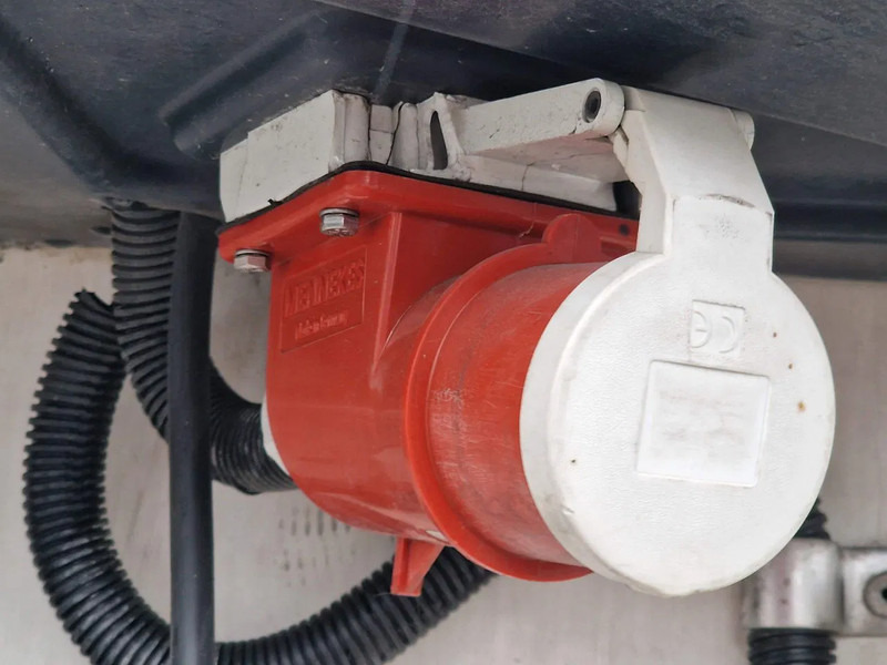 סמיטריילר איזותרמי Schmitz Cargobull SCB*S3B - Thermoking SLXe 200 - Rohrbahnen / Meat rails - Lift axle - SAF Axle: תמונה 15 סמיטריילר איזותרמי Schmitz Cargobull SCB*S3B - Thermoking SLXe 200 - Rohrbahnen / Meat rails - Lift axle - SAF Axle: תמונה 15