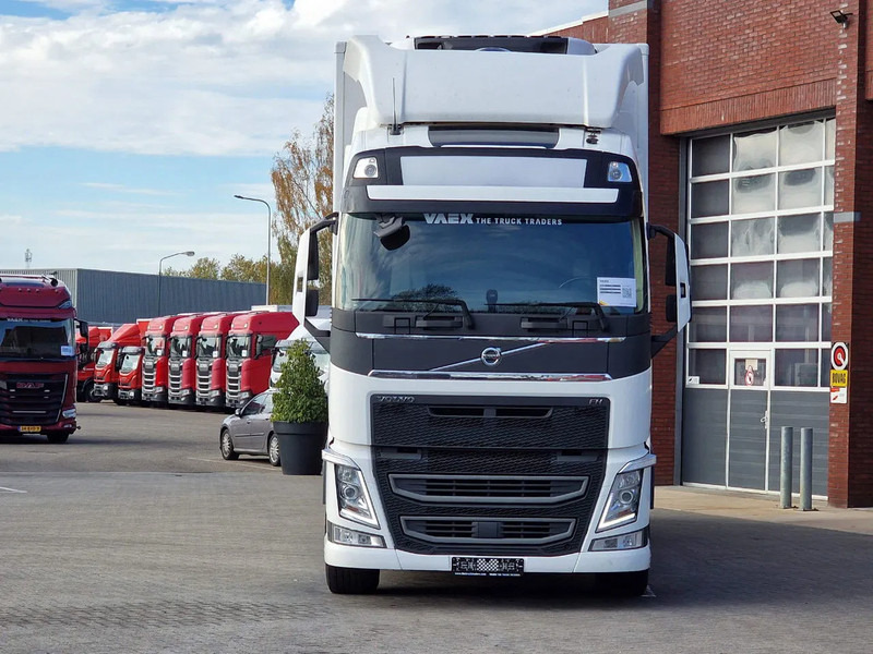 Volvo FH 13.460 Globetrotter 6x2 - Carrier Frigo Supra 850 Nordic - Loadlift - Full air - LNG - משאית איזותרמית: תמונה 2 Volvo FH 13.460 Globetrotter 6x2 - Carrier Frigo Supra 850 Nordic - Loadlift - Full air - LNG - משאית איזותרמית: תמונה 2