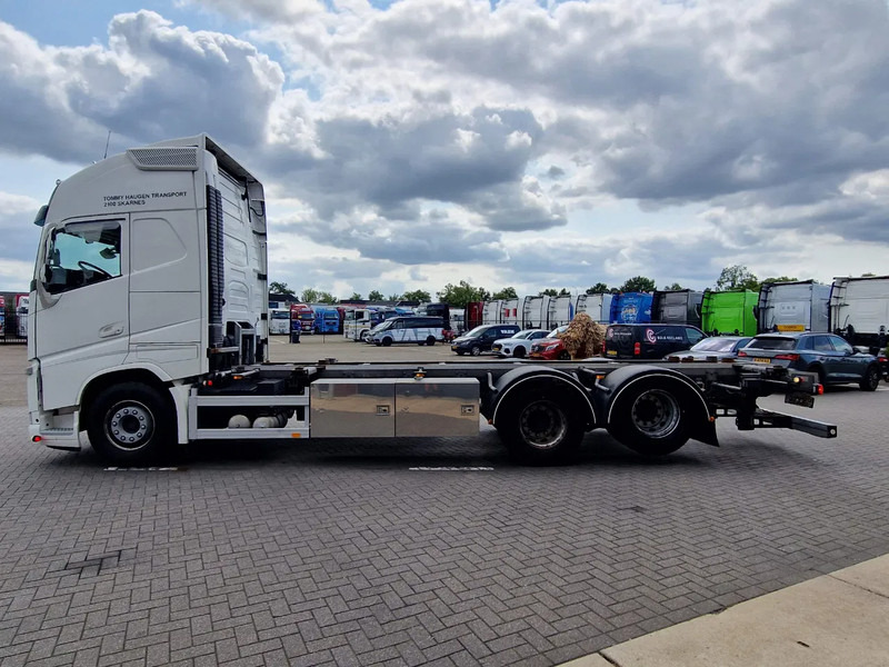 Volvo FH 13.500 Globetrotter XL 6x2 - BDF - Retarder - I parkcool - Full air - 4.90 WB - מוביל מכולות/ משאית החלפת גוף: תמונה 4 Volvo FH 13.500 Globetrotter XL 6x2 - BDF - Retarder - I parkcool - Full air - 4.90 WB - מוביל מכולות/ משאית החלפת גוף: תמונה 4