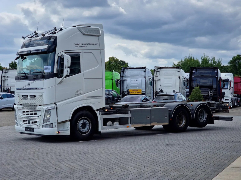 Volvo FH 13.500 Globetrotter XL 6x2 - BDF - Retarder - I parkcool - Full air - 4.90 WB - מוביל מכולות/ משאית החלפת גוף: תמונה 3 Volvo FH 13.500 Globetrotter XL 6x2 - BDF - Retarder - I parkcool - Full air - 4.90 WB - מוביל מכולות/ משאית החלפת גוף: תמונה 3