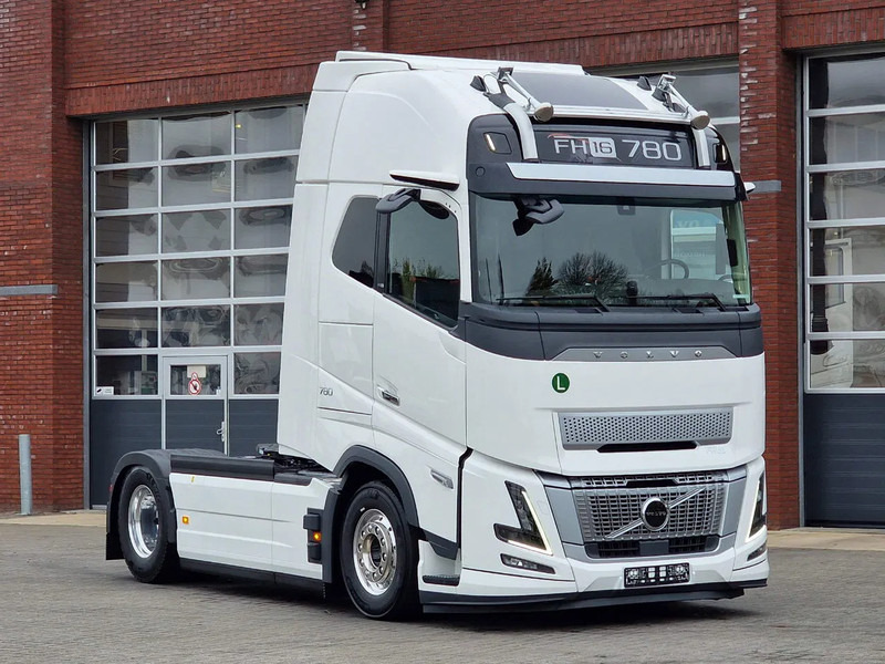 Volvo FH 16 780 Aero Globetrotter XL 4x2 - NEW - Full spec - Retarder - Full air - 2x tank - יחידת טרקטור: תמונה 1 Volvo FH 16 780 Aero Globetrotter XL 4x2 - NEW - Full spec - Retarder - Full air - 2x tank - יחידת טרקטור: תמונה 1