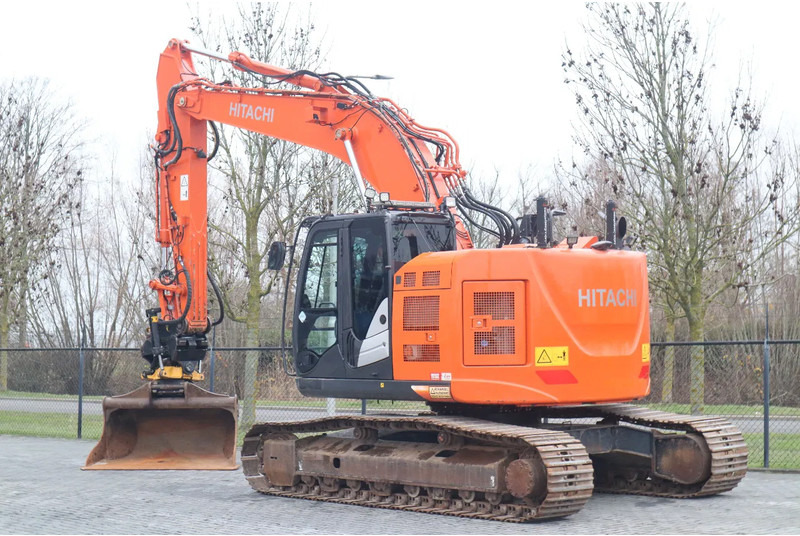 Hitachi ZX225 USRLC-6 | ROTOTILT | BUCKET | GOOD CONDITION - מחפר סורק: תמונה 3 Hitachi ZX225 USRLC-6 | ROTOTILT | BUCKET | GOOD CONDITION - מחפר סורק: תמונה 3