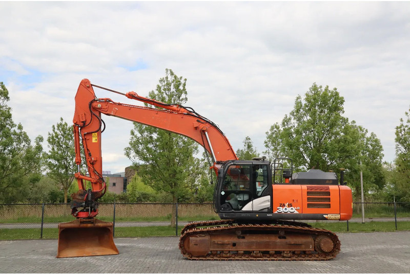 Hitachi ZX300 LC-6 | ROTOTILT | BUCKET | GPS - מחפר סורק: תמונה 1 Hitachi ZX300 LC-6 | ROTOTILT | BUCKET | GPS - מחפר סורק: תמונה 1