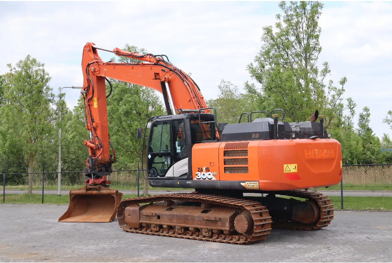 Hitachi ZX300 LC-6 | ROTOTILT | BUCKET | GPS - מחפר סורק: תמונה 3 Hitachi ZX300 LC-6 | ROTOTILT | BUCKET | GPS - מחפר סורק: תמונה 3