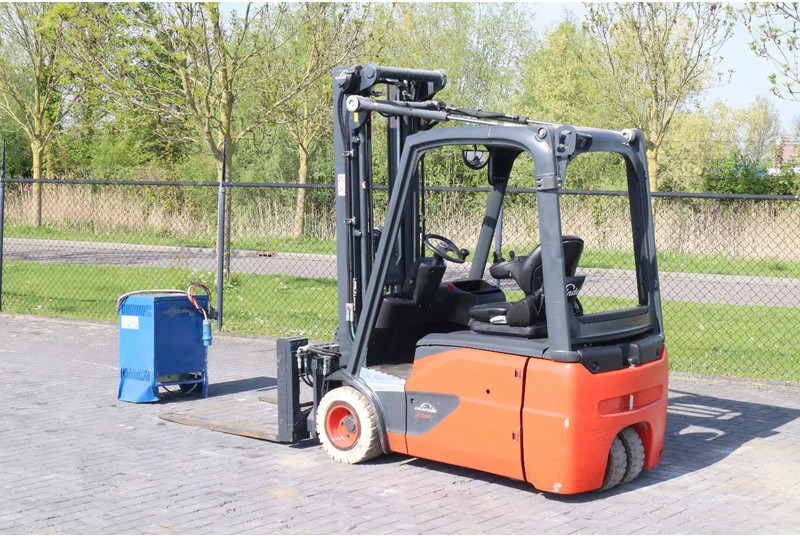 Linde E18 -02 | ROTATOR FORKS | SIDESHIFT - מלגזה חשמלית: תמונה 3 Linde E18 -02 | ROTATOR FORKS | SIDESHIFT - מלגזה חשמלית: תמונה 3