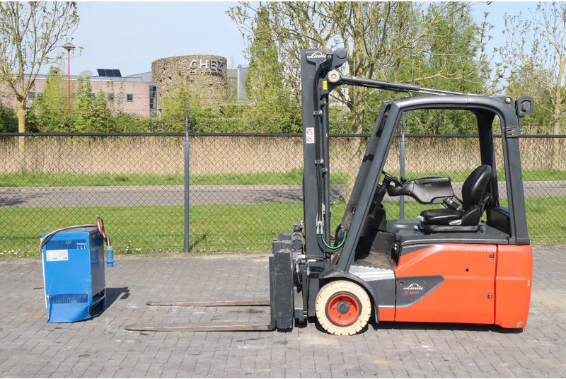Linde E18 -02 | ROTATOR FORKS | SIDESHIFT - מלגזה חשמלית: תמונה 1 Linde E18 -02 | ROTATOR FORKS | SIDESHIFT - מלגזה חשמלית: תמונה 1
