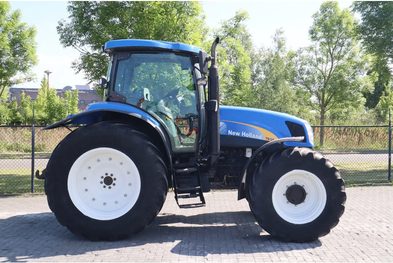New Holland TS135A | 40 KM/H | 4X4 | SUPERSTEER - טרקטור חקלאי: תמונה 4 New Holland TS135A | 40 KM/H | 4X4 | SUPERSTEER - טרקטור חקלאי: תמונה 4