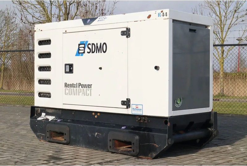 SDMO R44C3 | 44 KVA | GOOD WORKING - ערכת גנרטורים: תמונה 2 SDMO R44C3 | 44 KVA | GOOD WORKING - ערכת גנרטורים: תמונה 2
