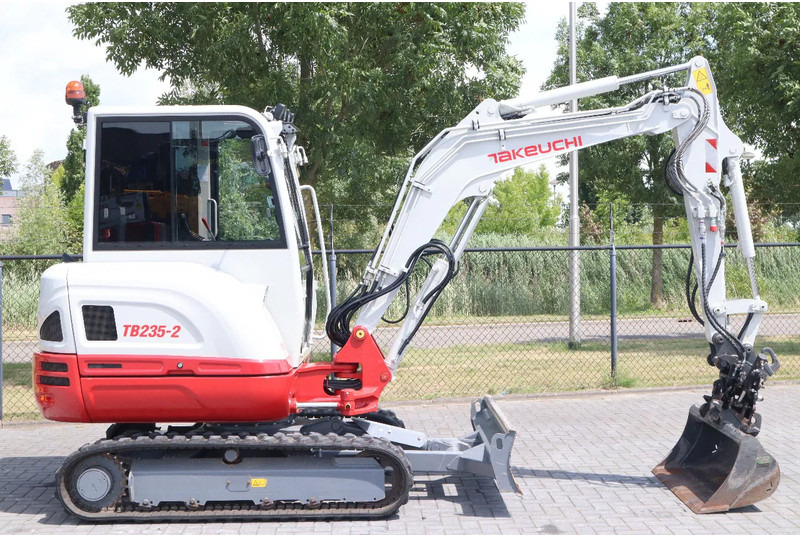Takeuchi TB235-2 | TREE CUTTER | GRAB | TILT + 5 ATTACHMENTS - מיני מחפר: תמונה 5 Takeuchi TB235-2 | TREE CUTTER | GRAB | TILT + 5 ATTACHMENTS - מיני מחפר: תמונה 5