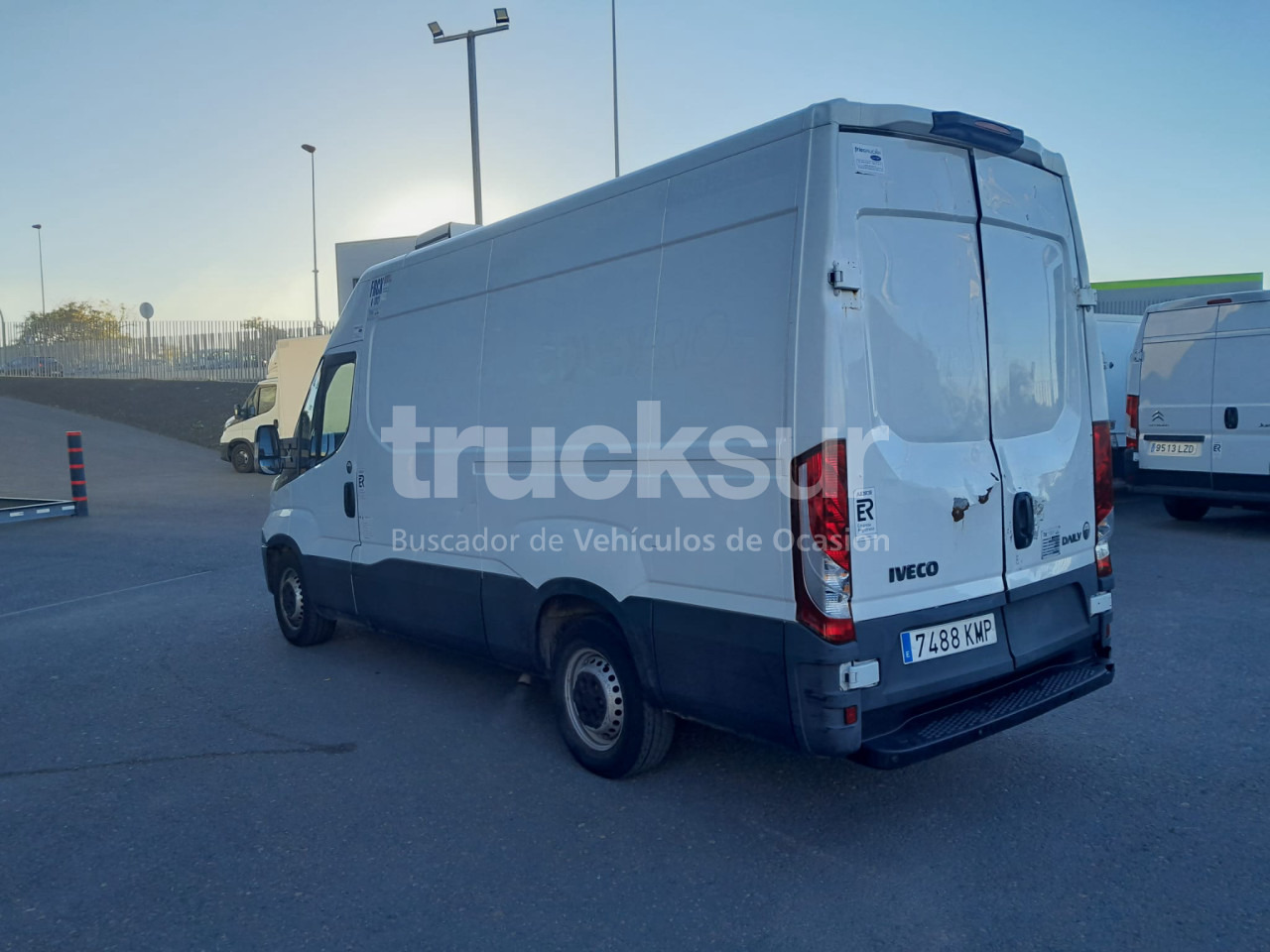 IVECO 35S12 12M3 FRC-X - כלי רכב מסחרי עם תיבה: תמונה 4 IVECO 35S12 12M3 FRC-X - כלי רכב מסחרי עם תיבה: תמונה 4