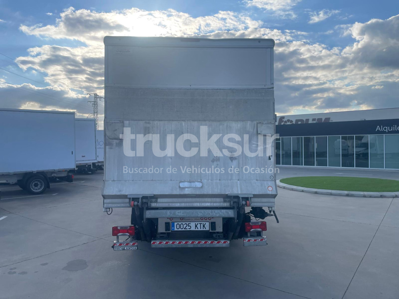 IVECO 72C18 P/E - משאית תיבה: תמונה 4 IVECO 72C18 P/E - משאית תיבה: תמונה 4