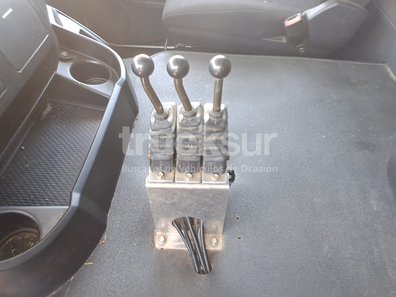 מזהיר, משאית מנוף IVECO AT260SY/PS 360CV: תמונה 21