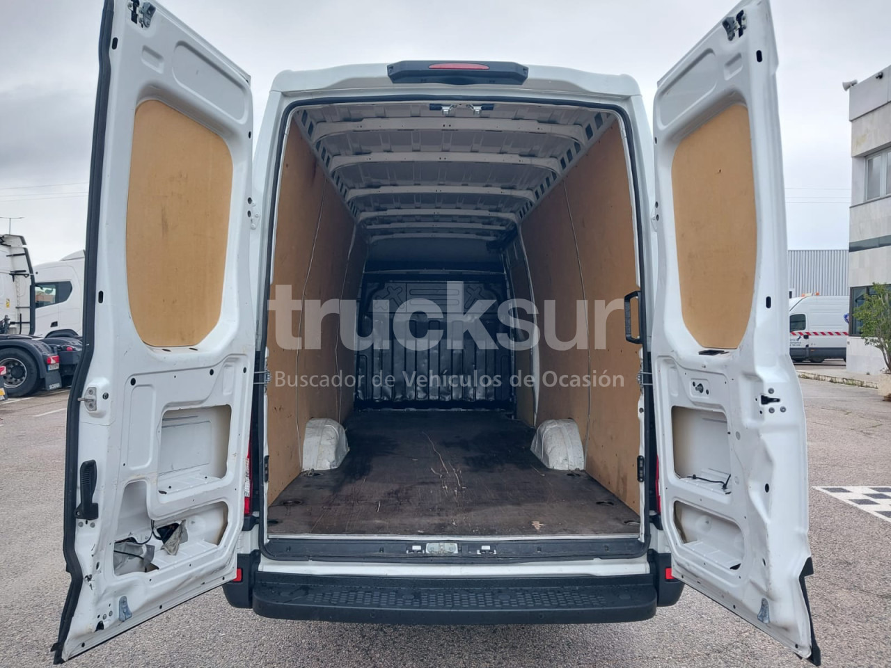 IVECO DAILY 35S16 - כלי רכב מסחרי עם תיבה: תמונה 5 IVECO DAILY 35S16 - כלי רכב מסחרי עם תיבה: תמונה 5