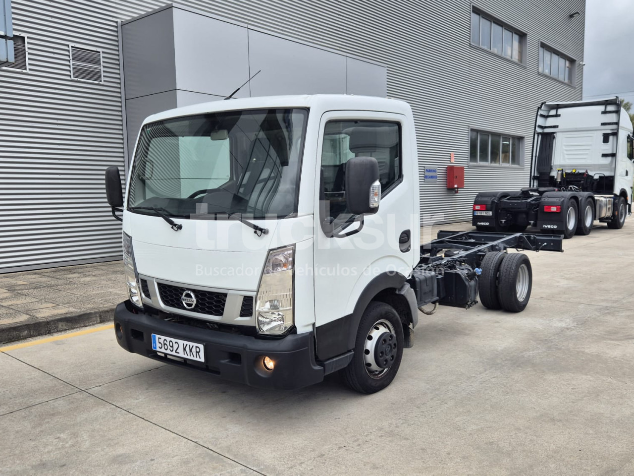 NISSAN NT 400 - משאית עם שלדת תא: תמונה 1 NISSAN NT 400 - משאית עם שלדת תא: תמונה 1