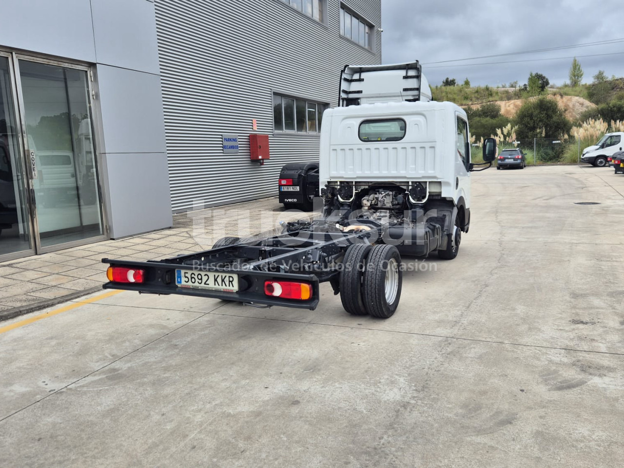 NISSAN NT 400 - משאית עם שלדת תא: תמונה 4 NISSAN NT 400 - משאית עם שלדת תא: תמונה 4